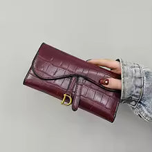 Women’s Long Alligator Pattern Wallet – PU Leather Tri-Fold Purse with Card Slots & Metal Clasp